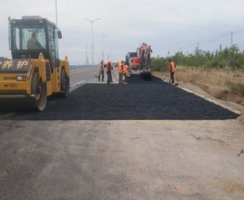 【交通動態(tài)100期】抓養(yǎng)護、保暢通、促安全-吳忠市交通運輸局開展路面病害搶修工作