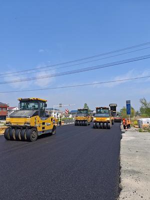 交通局:連云港市普通國省干線公路養護大中修(G204贛榆段)項目瀝青下面層攤鋪完成