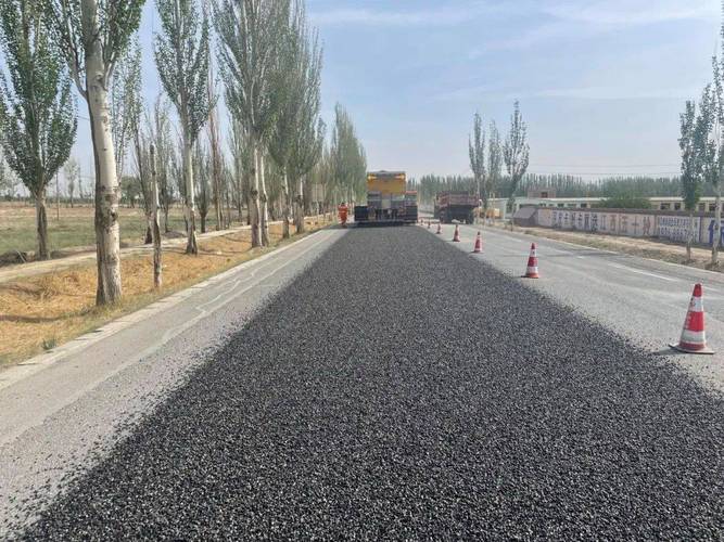 政務動態|甘州公路段s301線路面預防性養護工程同步碎石封層全面開工